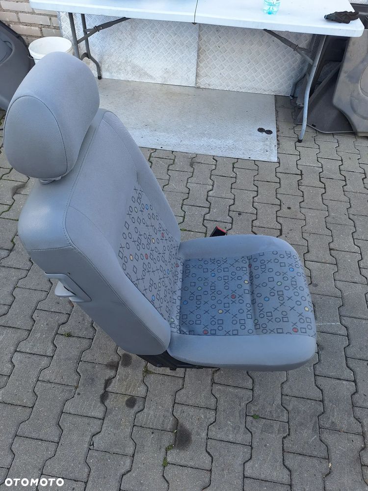 FOTEL KOZIOŁEK PRAWY KANAPA 2 RZĄD  - VW TRANSPORTER T5 CARAVELLE - 2