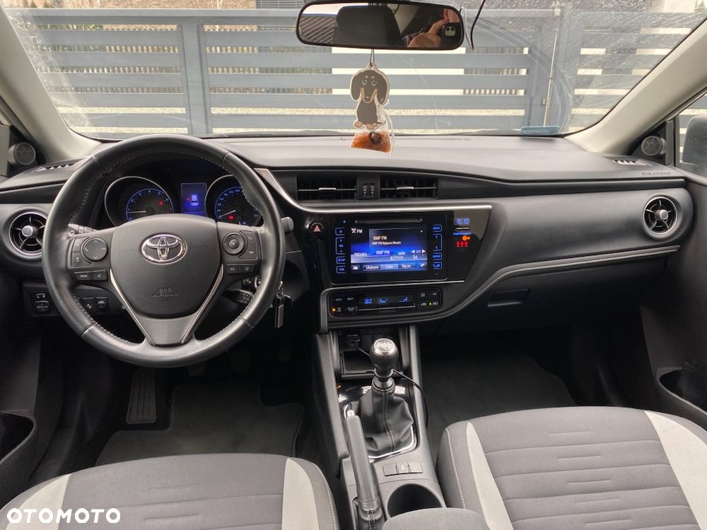 Toyota Auris 1.6 Premium - 10