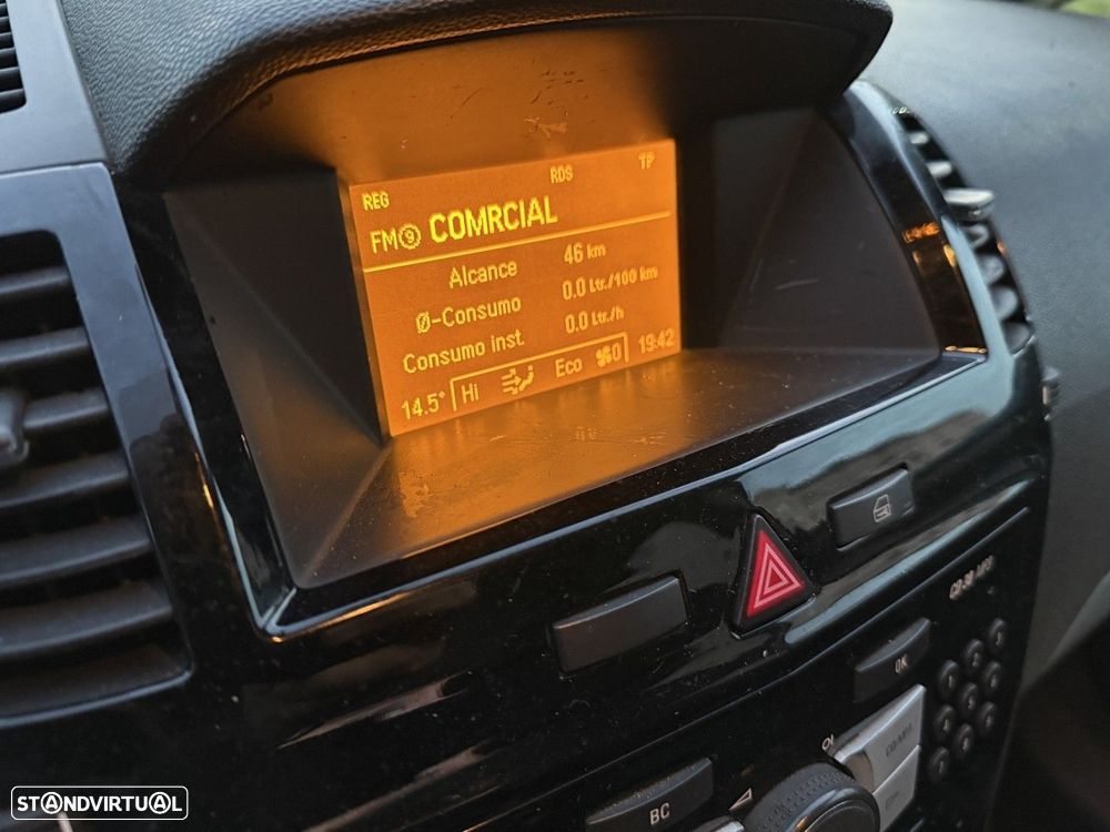 Opel Zafira 1.7 CDTI ecoFLEX — fotografia 17