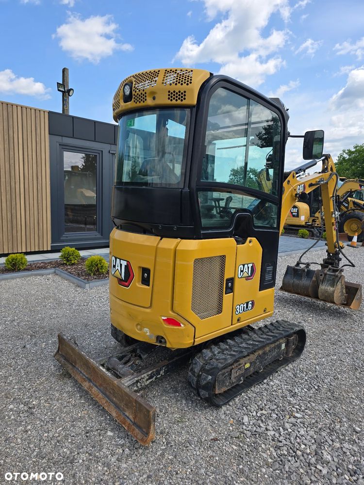 Caterpillar - 14