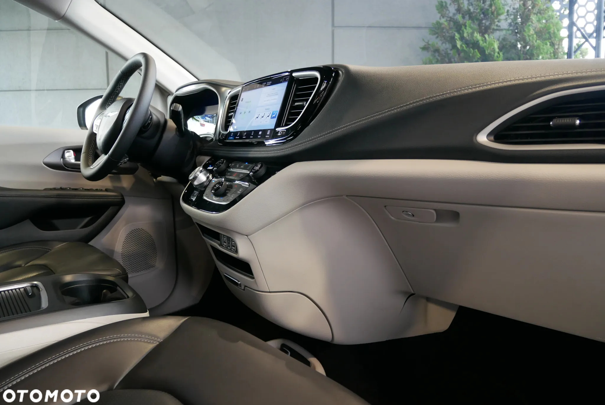 Chrysler Pacifica - 26