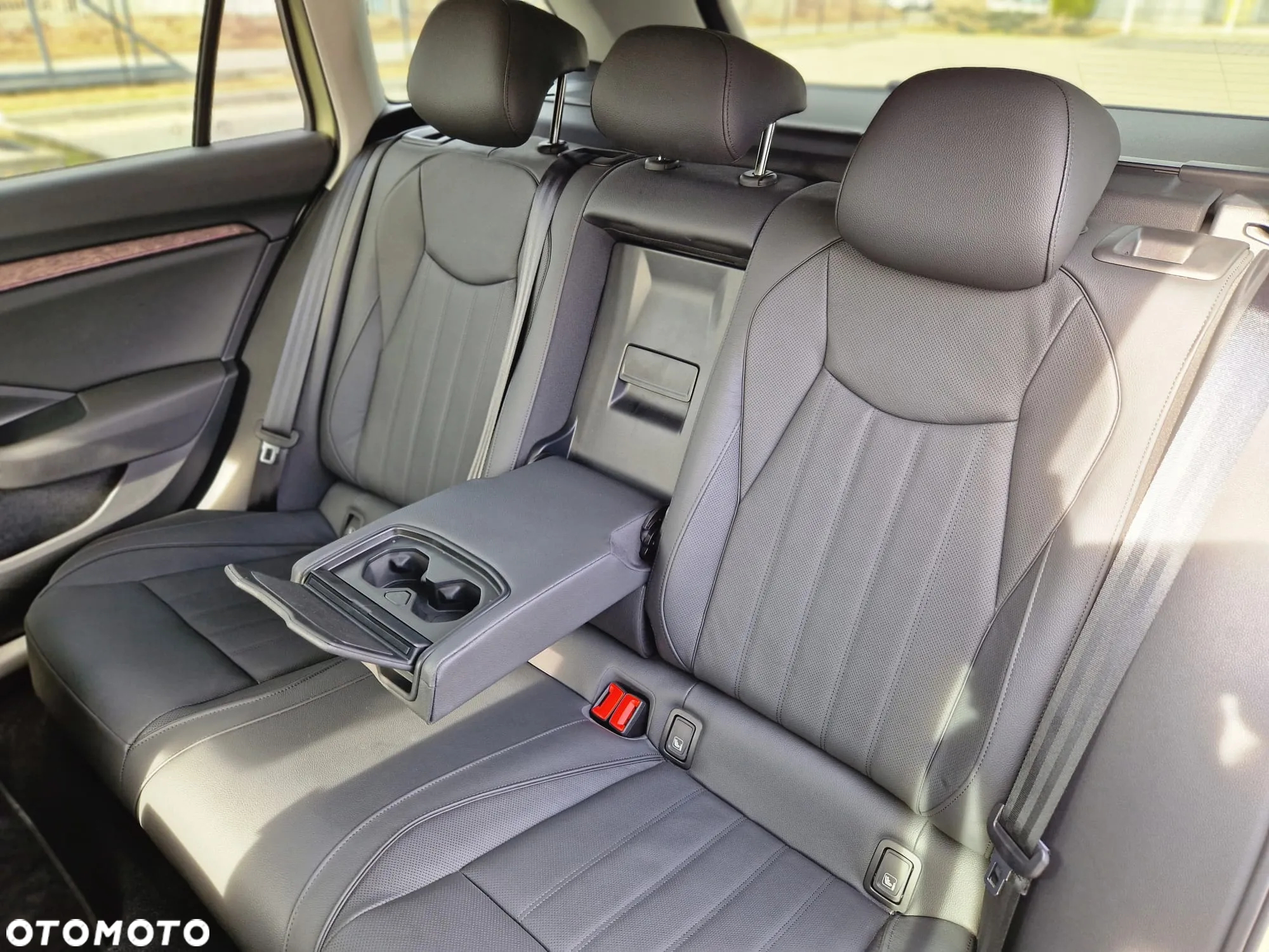 Skoda Superb 2.0 TDI SCR 4x4 L&K DSG - 10