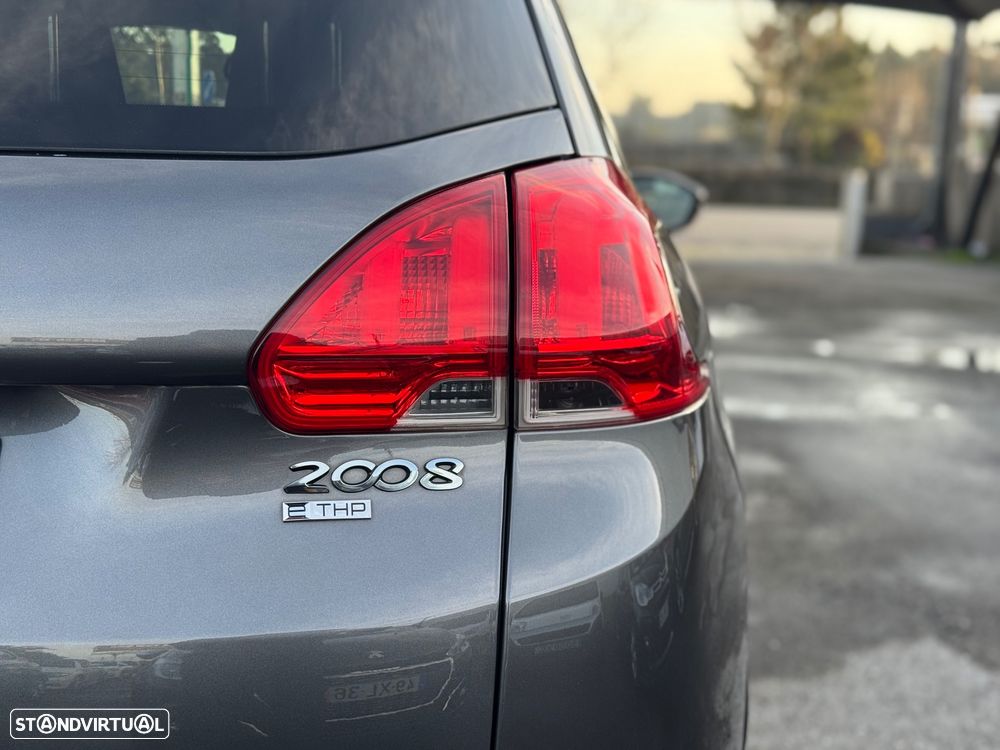 Peugeot 2008 1.2 PureTech Allure - 8