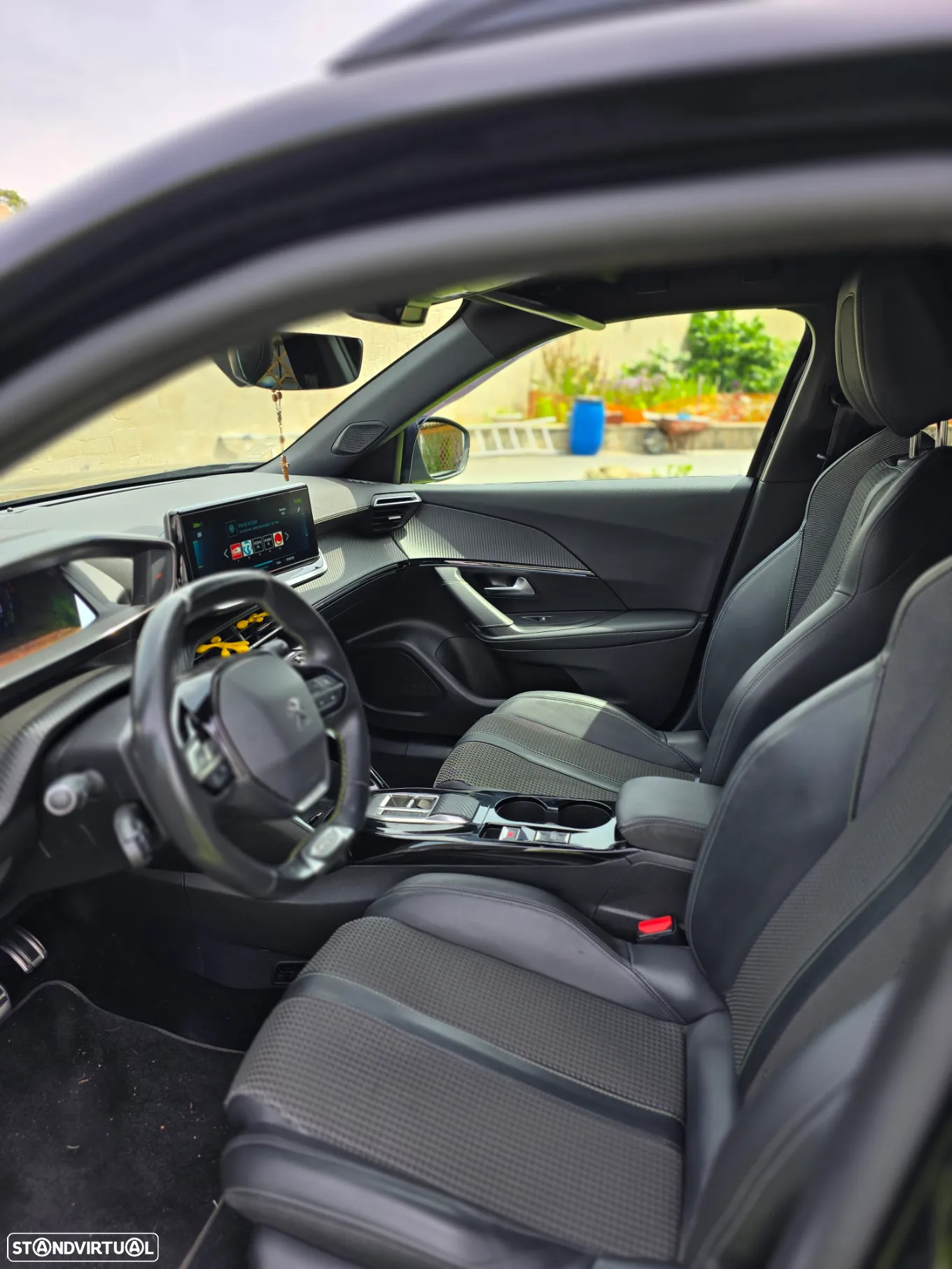 Peugeot e-2008 50 kWh GT - 6