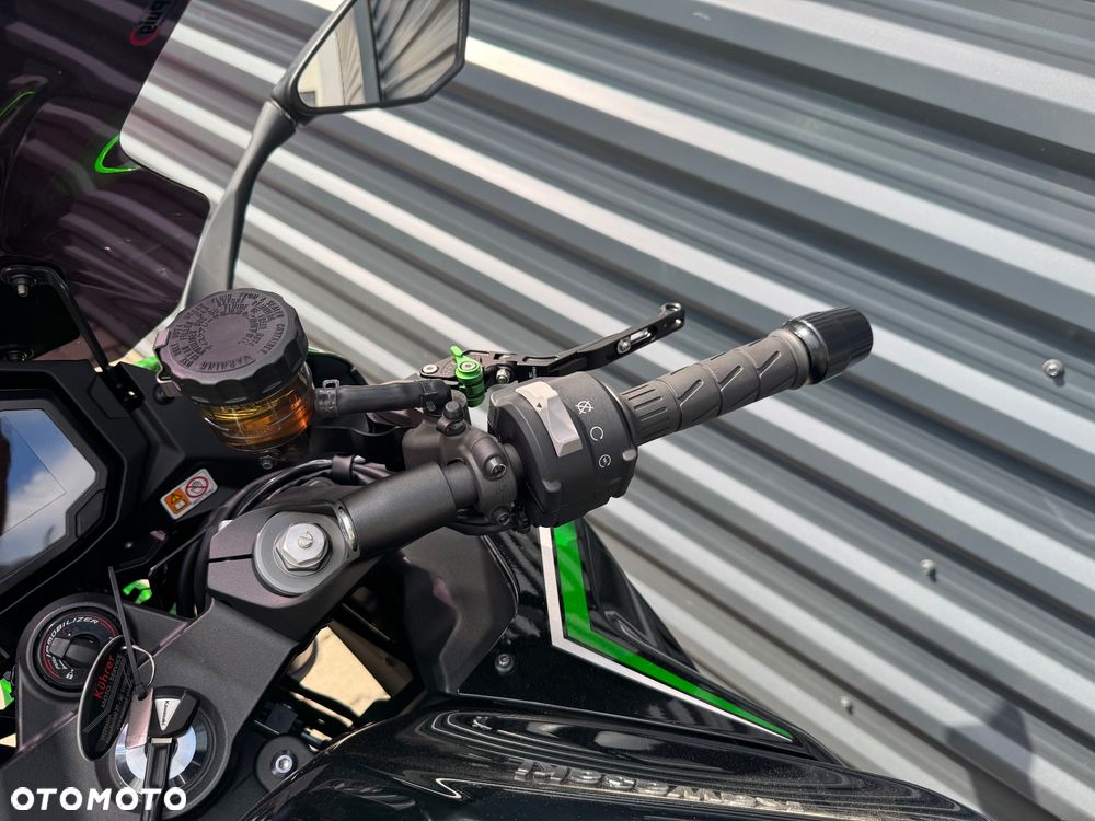 Kawasaki Ninja 1000 SX - 12