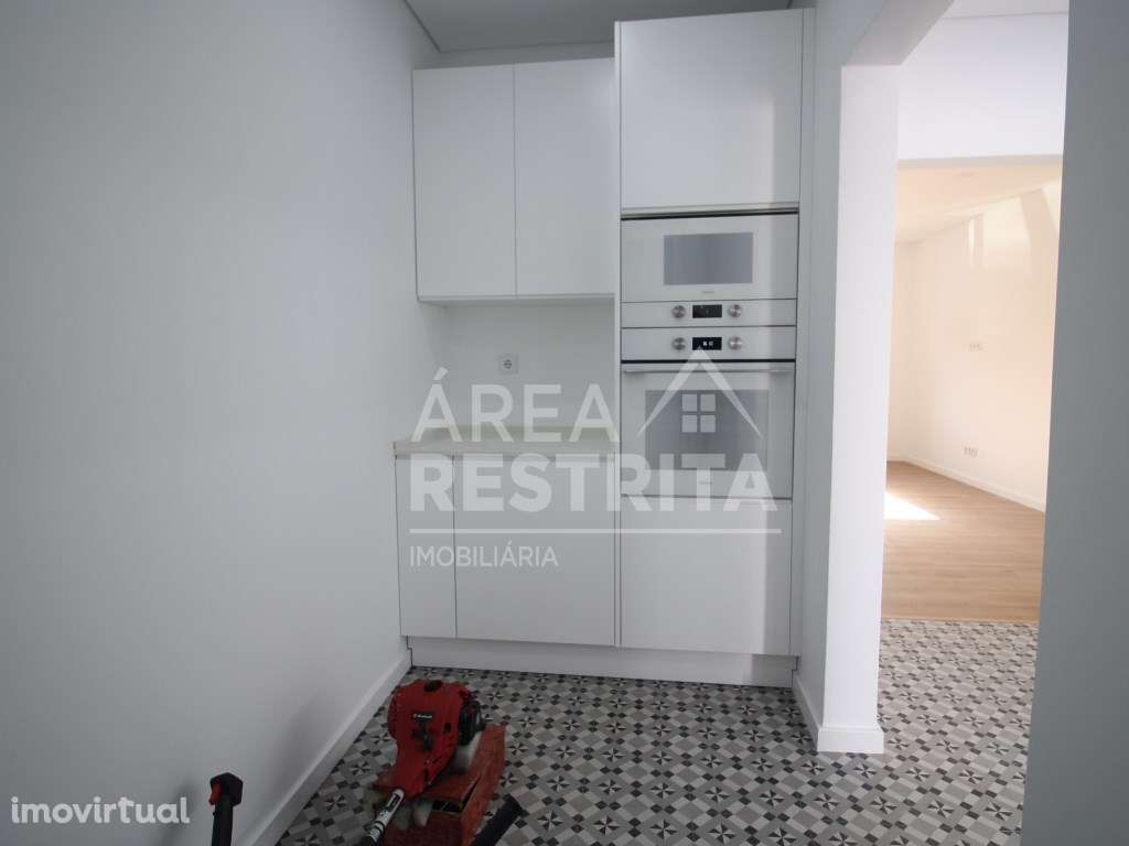 Rés-do-Chão de Moradia Bi-Familiar, com quintal na Torre da Marinha... - Grande imagem: 3/47