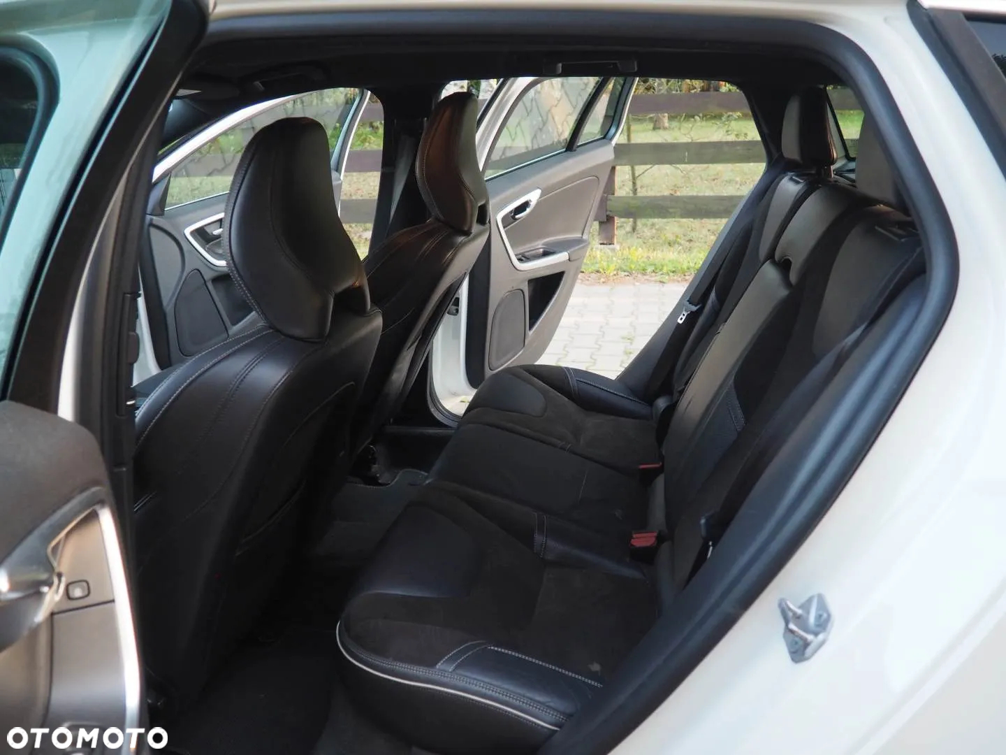 Volvo V60 D3 Geartronic R-Design - 23