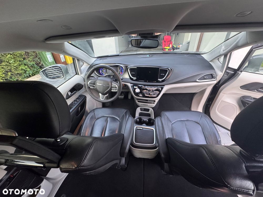 Chrysler Pacifica - 39