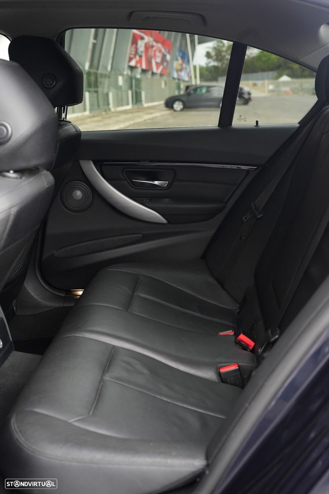 BMW 330 e iPerformance Line Luxury - 14