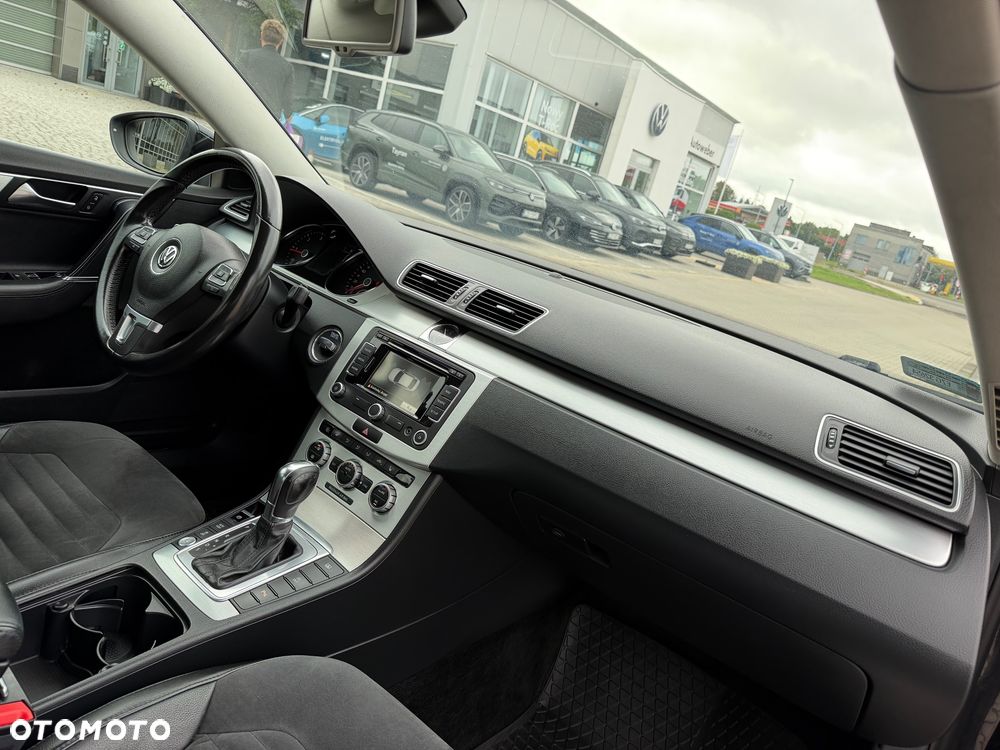 Volkswagen Passat - 34