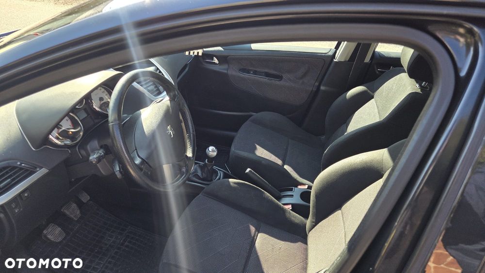 Peugeot 207 - 8