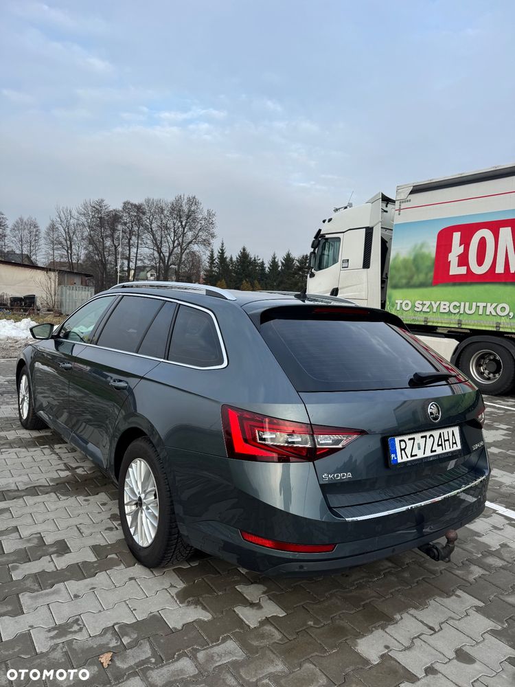 Skoda Superb 2.0 TDI Active DSG - 5