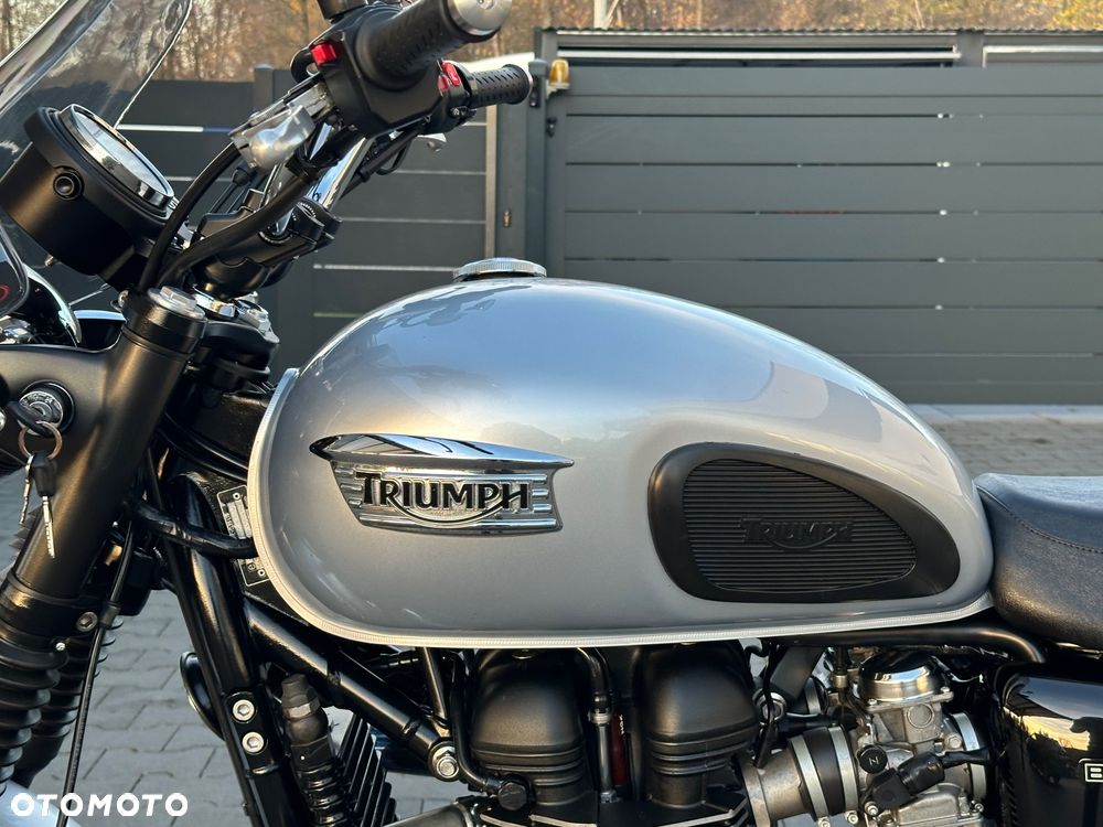 Triumph Bonneville - 34