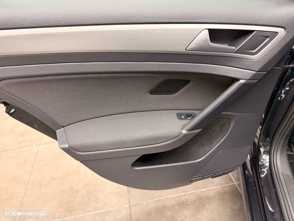 VW Golf 1.6 TDi BlueMotion Confortline - 48