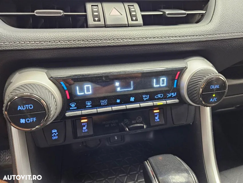 Toyota RAV4 - 8