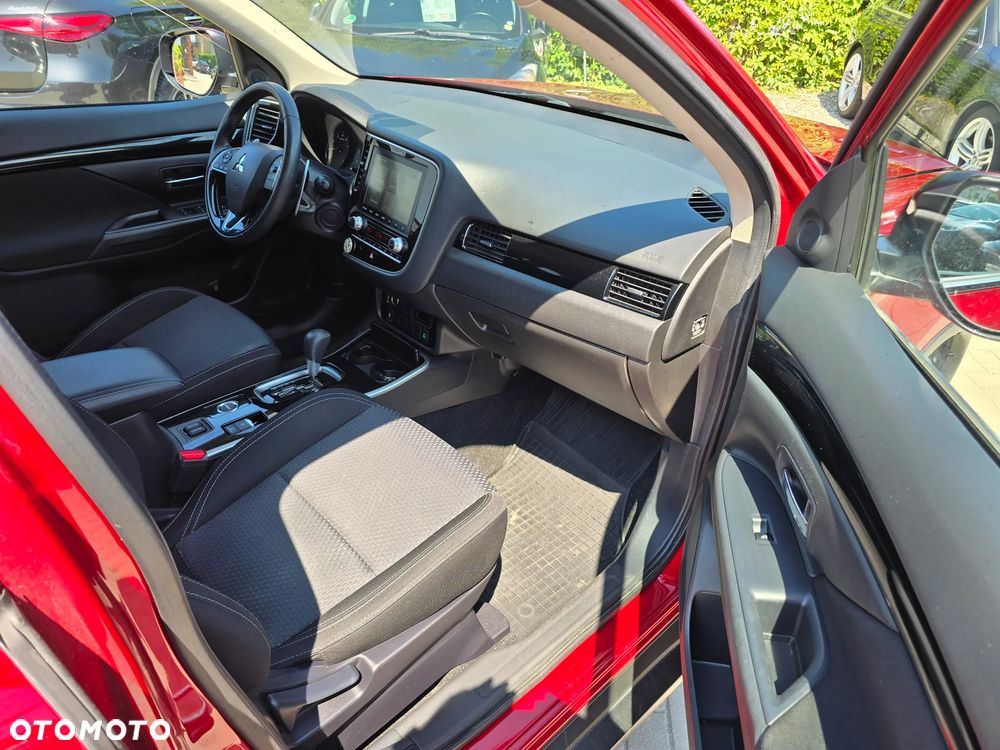 Mitsubishi Outlander - 11