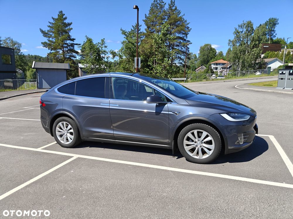 Tesla Model X - 2