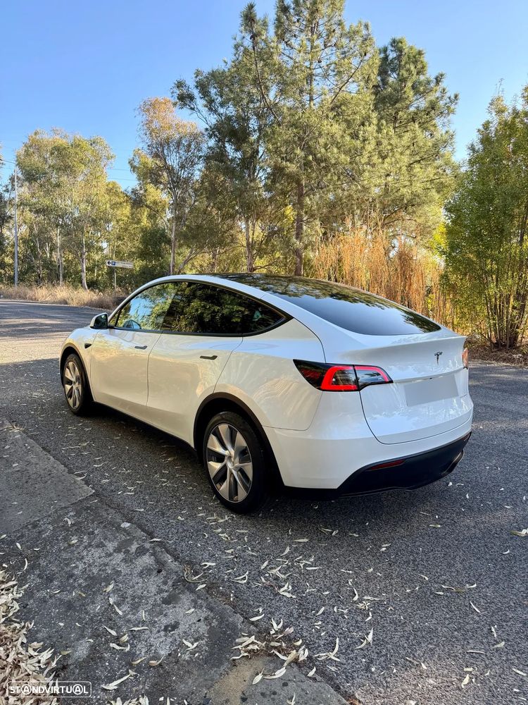 Tesla Model Y 2023 photo 2