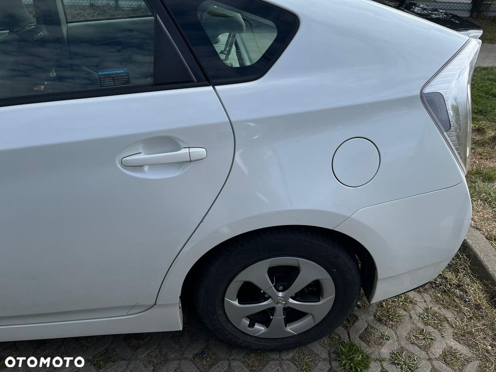 Toyota Prius 1.8 HSD Luna - 17