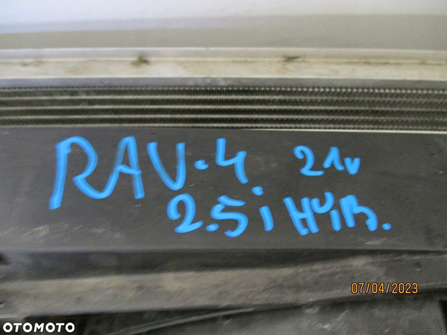 Pas przedni chłodnice TOYOTA RAV4 V 21r 2,5 HYB - 7