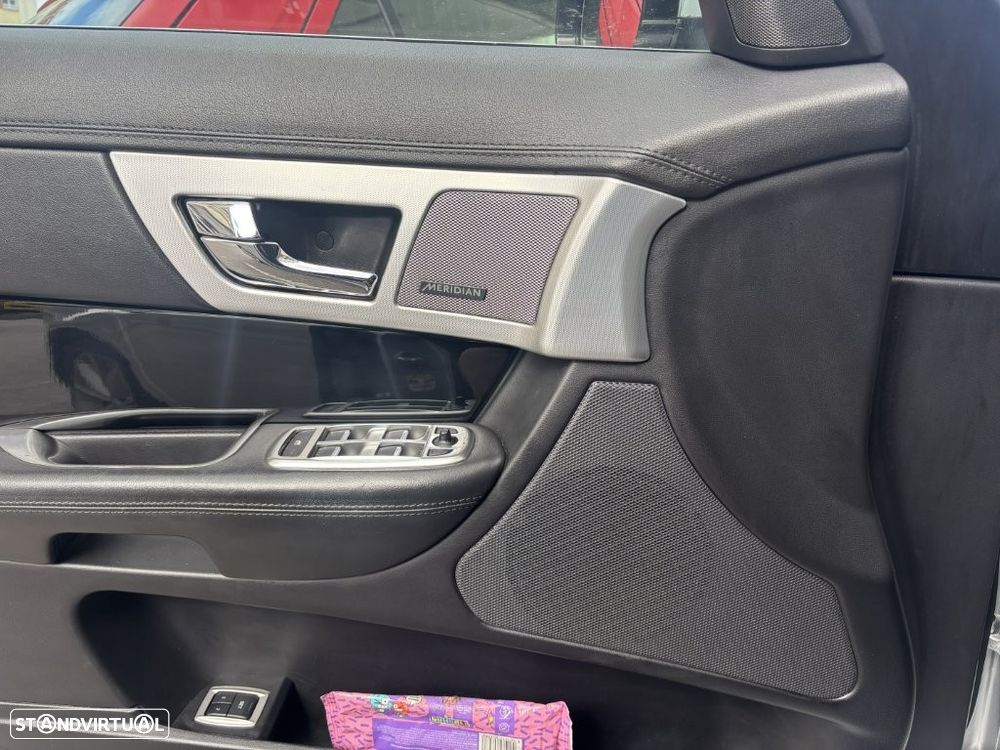 Jaguar XF Sportbrake 2.2 D Premium Luxury - 8