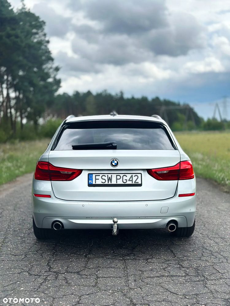 BMW Seria 5 520d Sport Line - 4