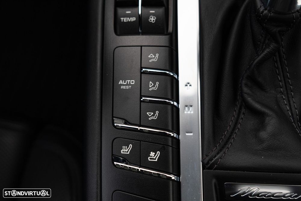 Porsche Macan Turbo - 28