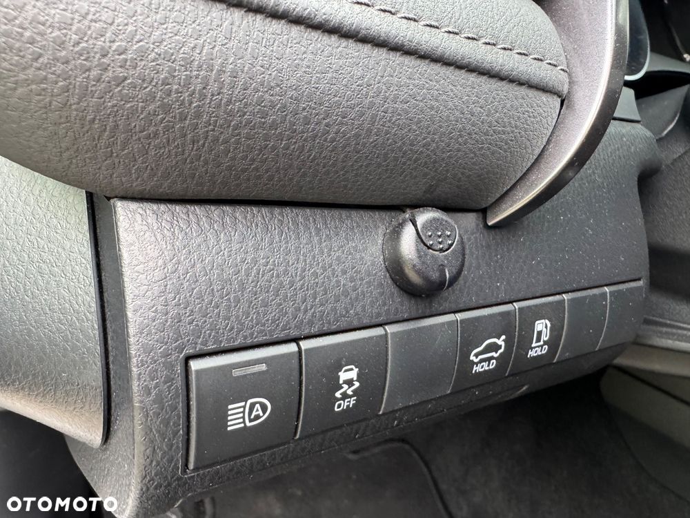 Toyota Camry 2.5 Hybrid Comfort CVT - 24