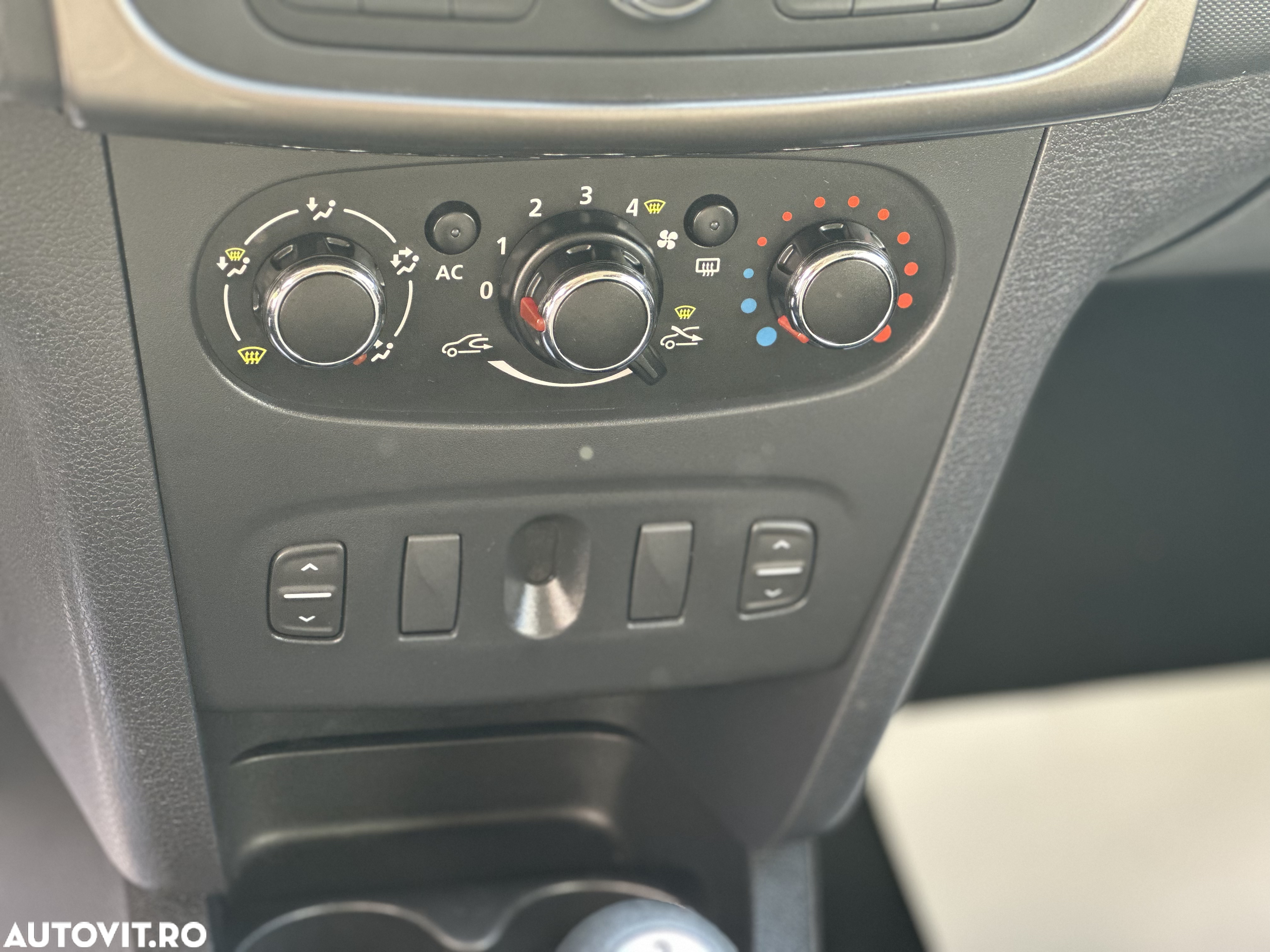 Dacia Logan MCV 0.9 Laureate - 12