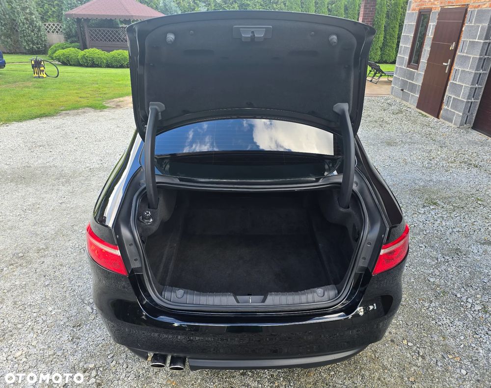 Jaguar XF 20d R-Sport - 9
