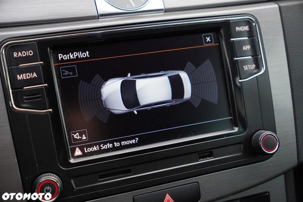 Volkswagen Passat 2.0 TDI BlueMotion Technology Highline - 16