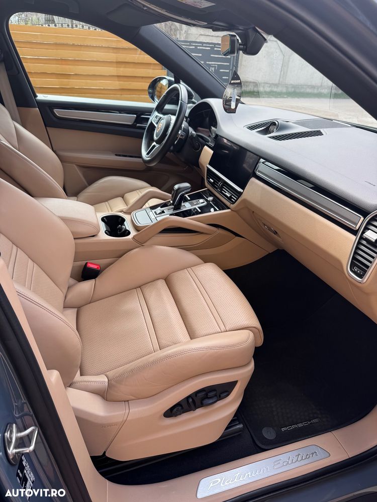 Porsche Cayenne Coupe E-Hybrid - 18