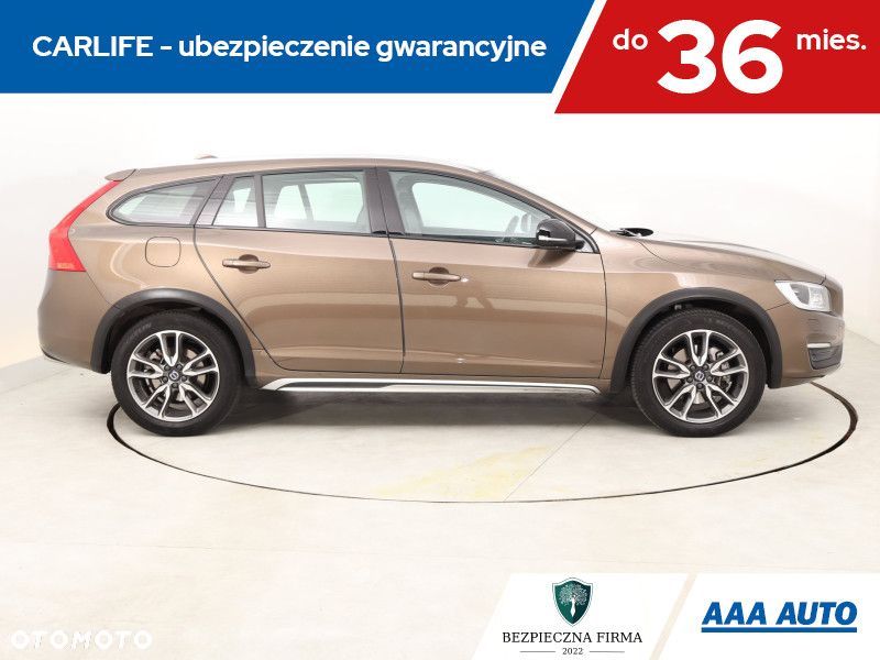 Volvo V60 Cross Country - 8