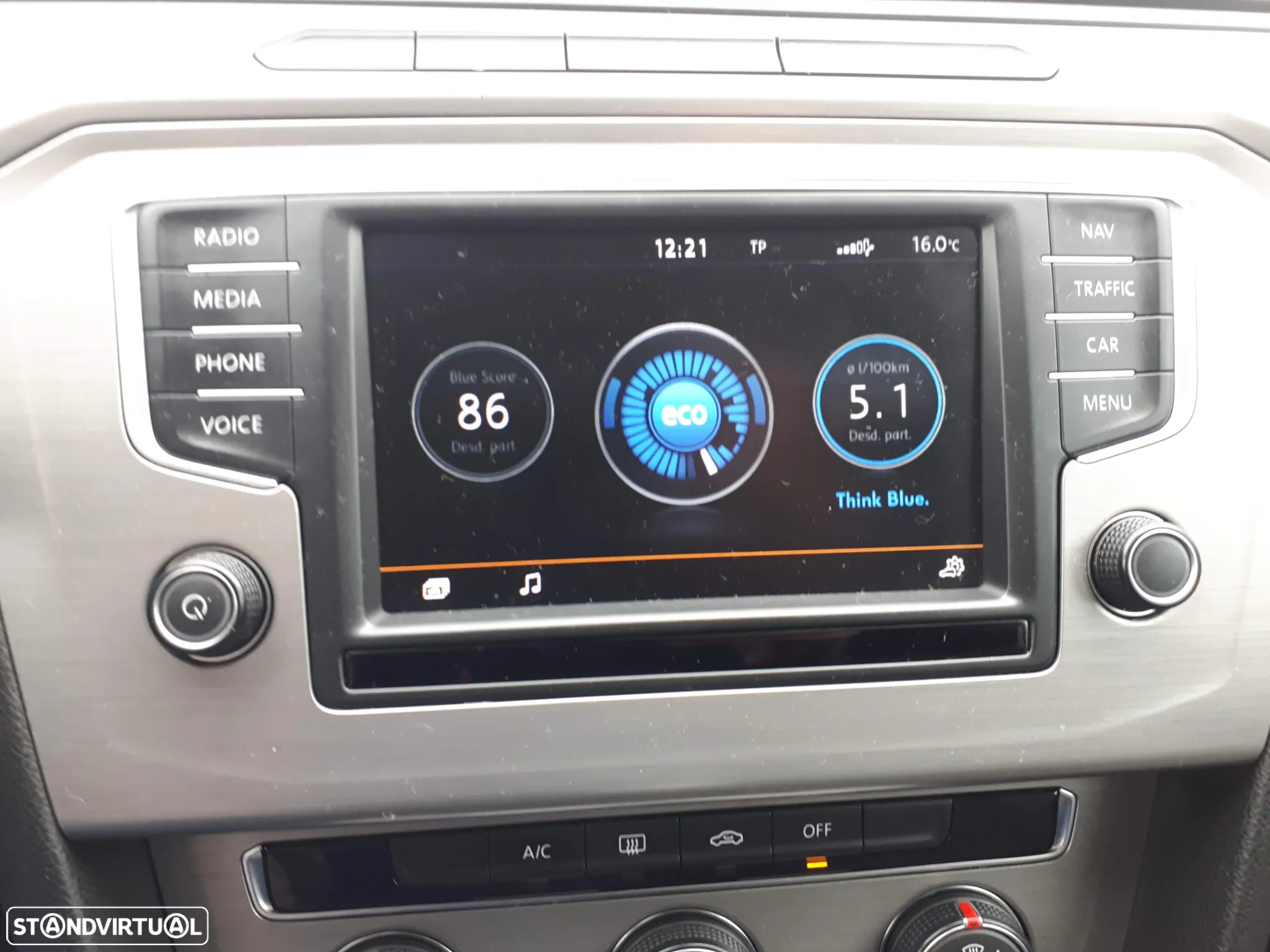 VW Passat Variant 1.6 TDI BlueMotion - 16