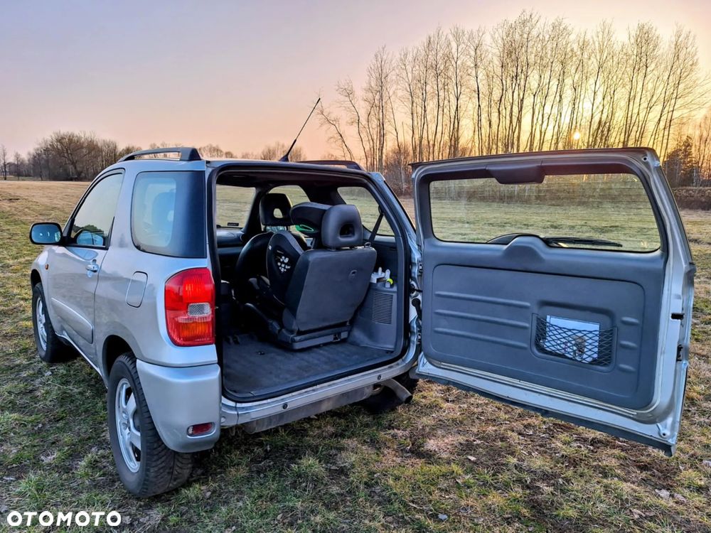 Toyota RAV4 1.8 VVT-i 4x2 - 4