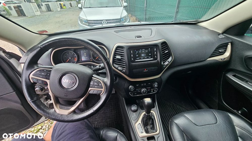 Jeep Cherokee - 10