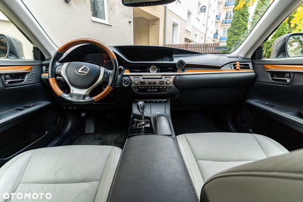 Lexus ES - 13