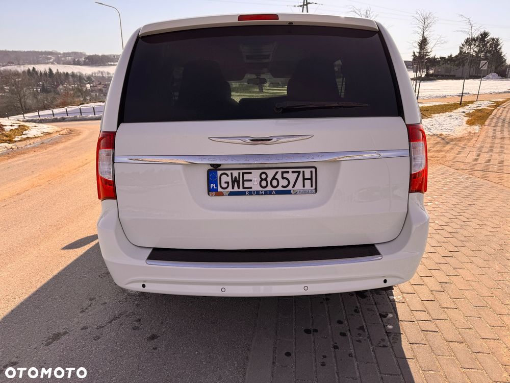 Chrysler Town & Country - 13