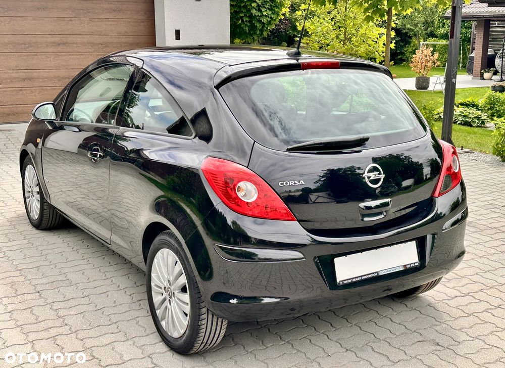 Opel Corsa 1.2 16V Cosmo - 2