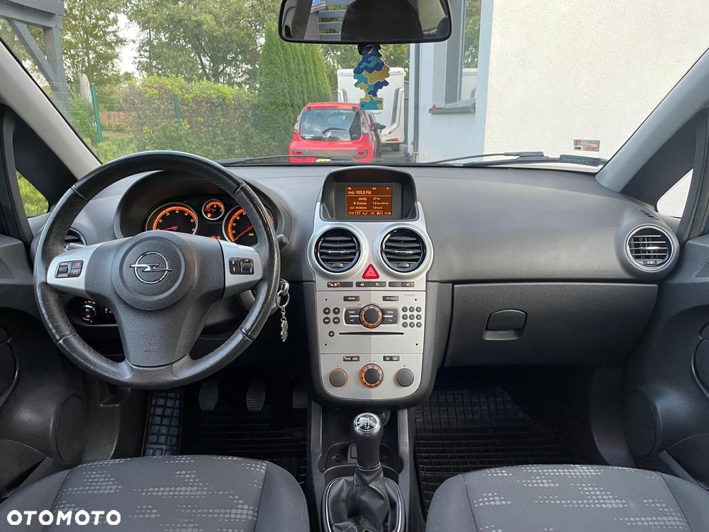 Opel Corsa 1.4 16V Cosmo - 10