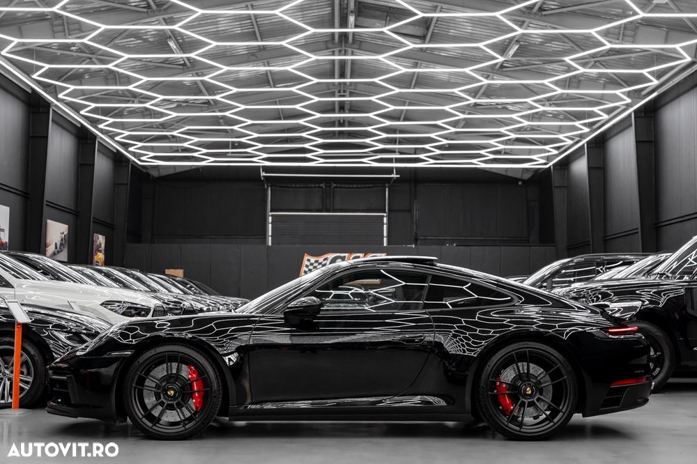 Porsche 911 Carrera 4 GTS PDK - 29