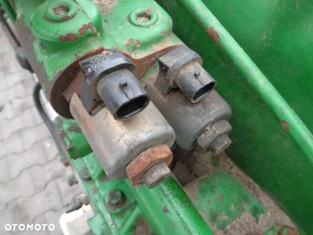 Zawór podnośnika R100823 John Deere 4755 - 3