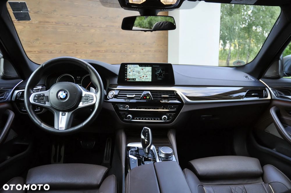 BMW Seria 5 M550i xDrive sport - 21