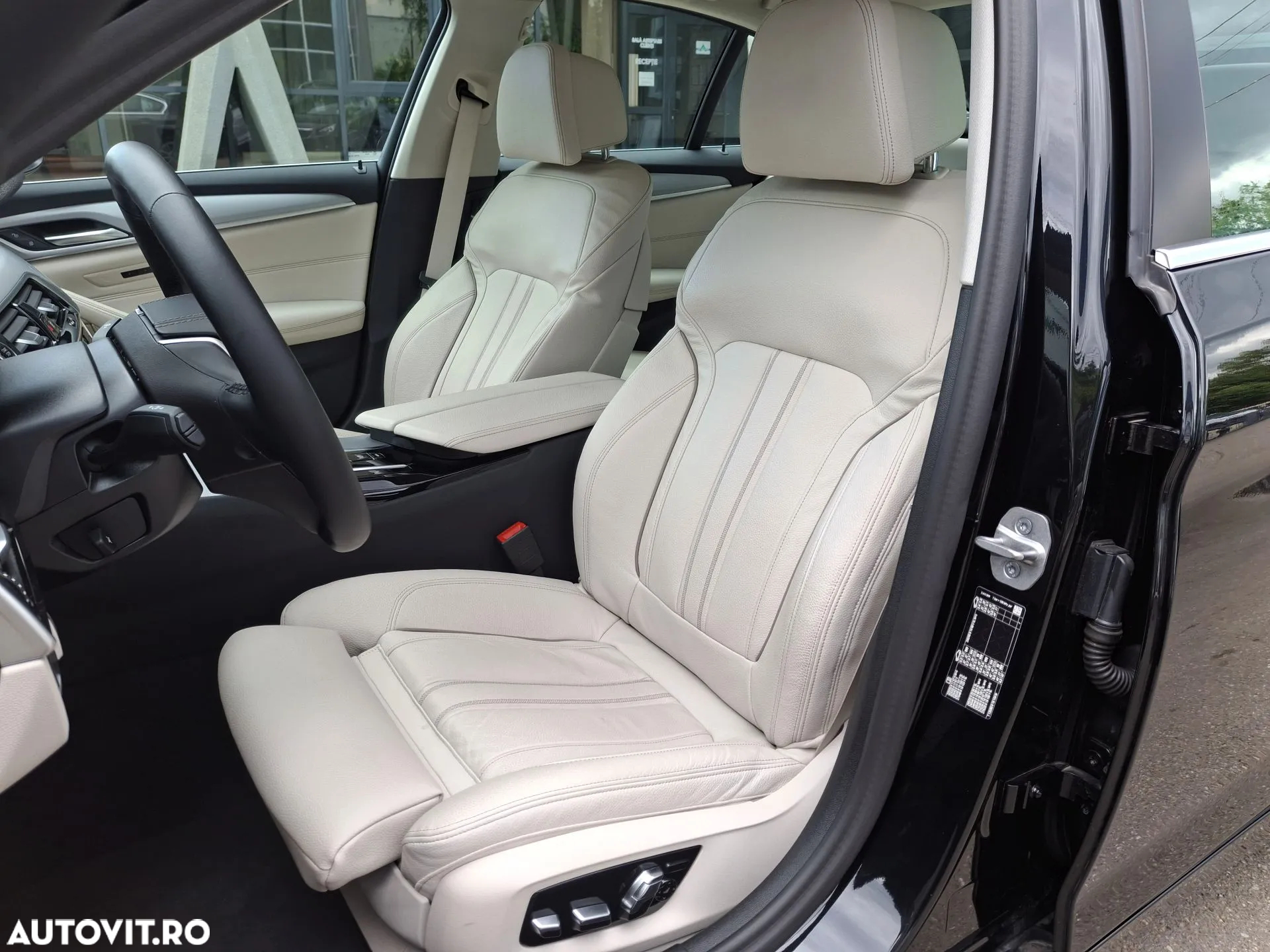 BMW Seria 5 520i AT MHEV - 16