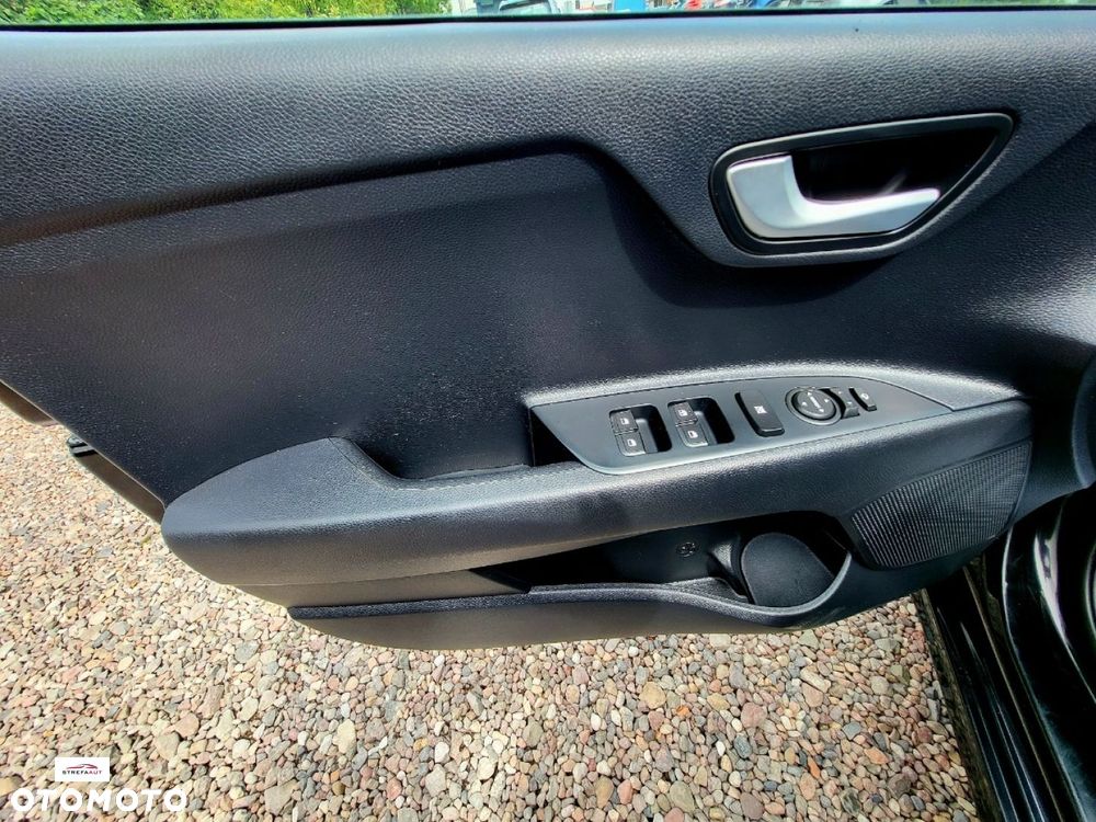 Kia Rio - 12