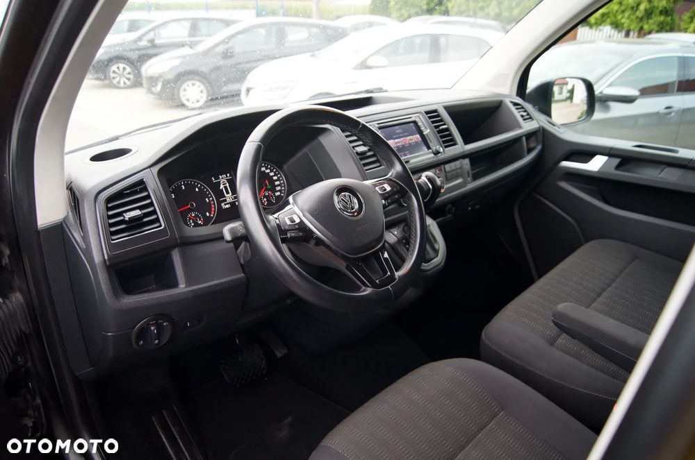 Volkswagen Caravelle - 9