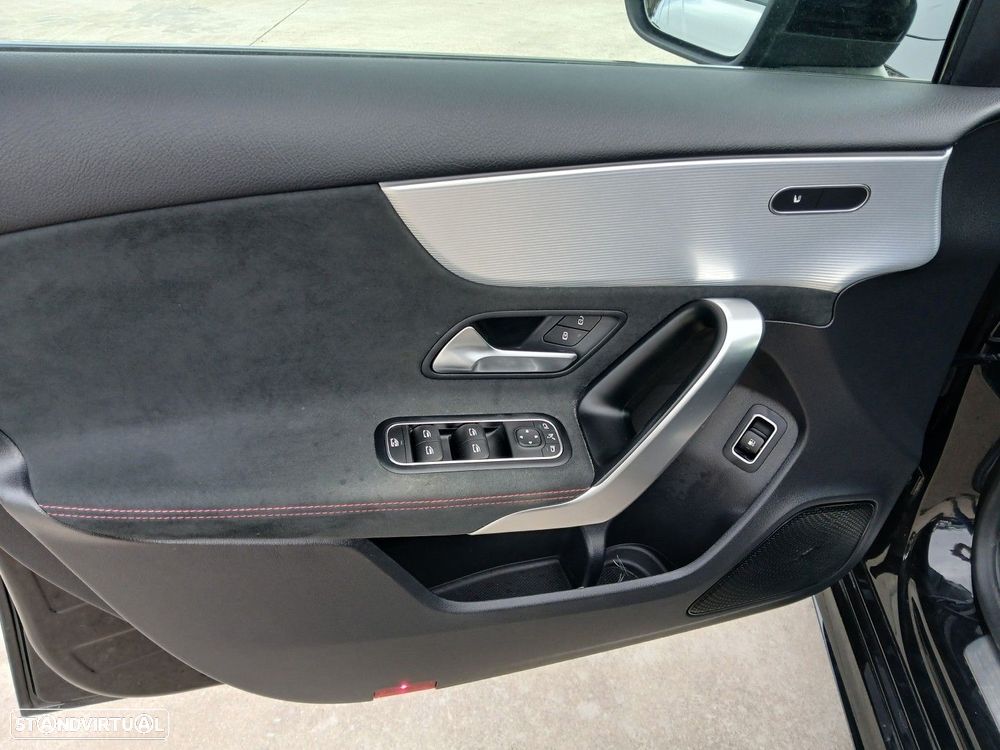 Mercedes-Benz A 250 e 8G-DCT AMG Line - 16