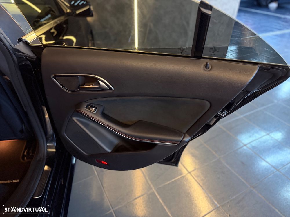 Mercedes-Benz CLA 180 d Shooting Brake AMG Line - 20