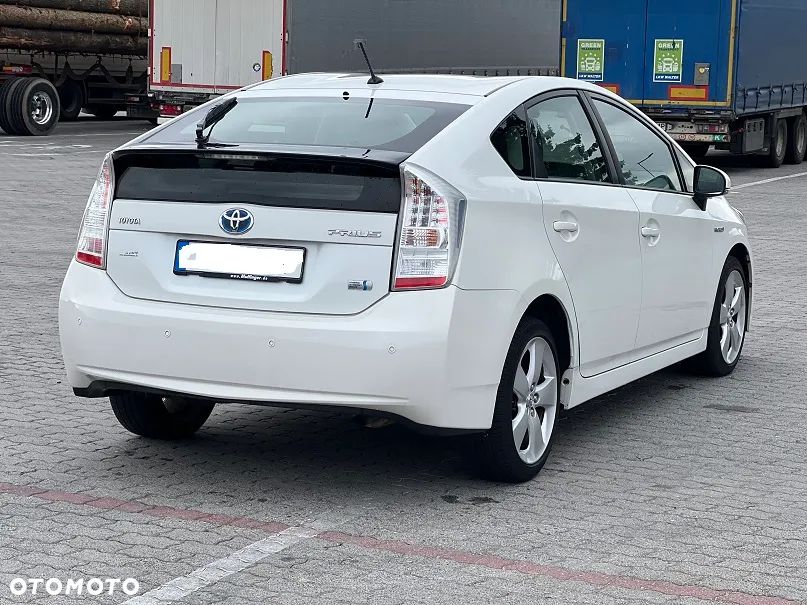 Toyota Prius (Hybrid) Executive - 7