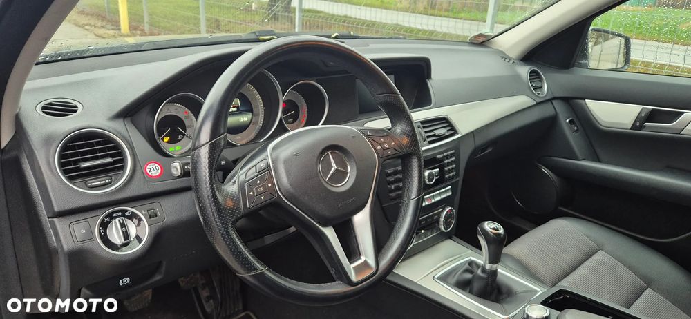 Mercedes-Benz Klasa C 180 CGI BlueEff Avantgarde - 7